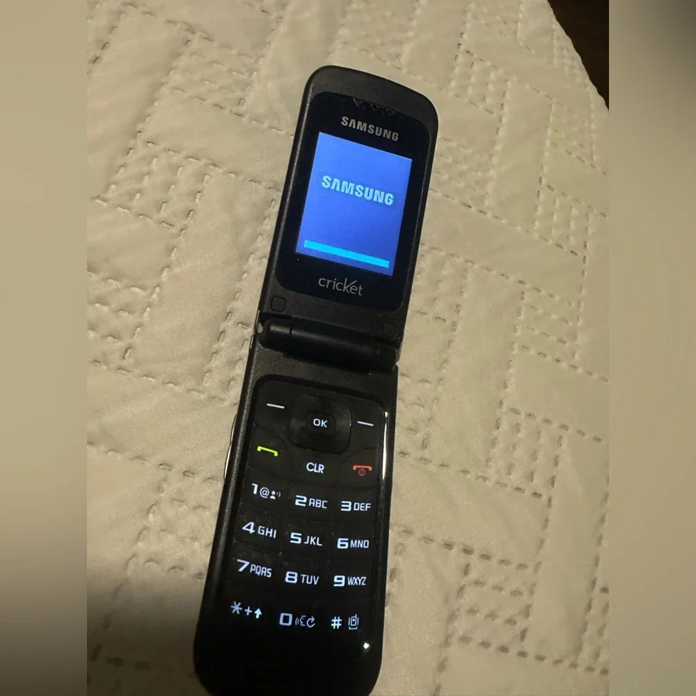 Samsung Silver Smartphone Sleek Design Advanced Features